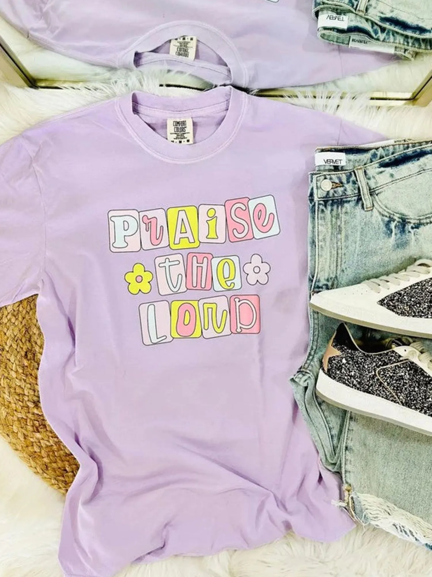 Praise The Lord Graphic Tee<Allie Lynn's Boutique Sale